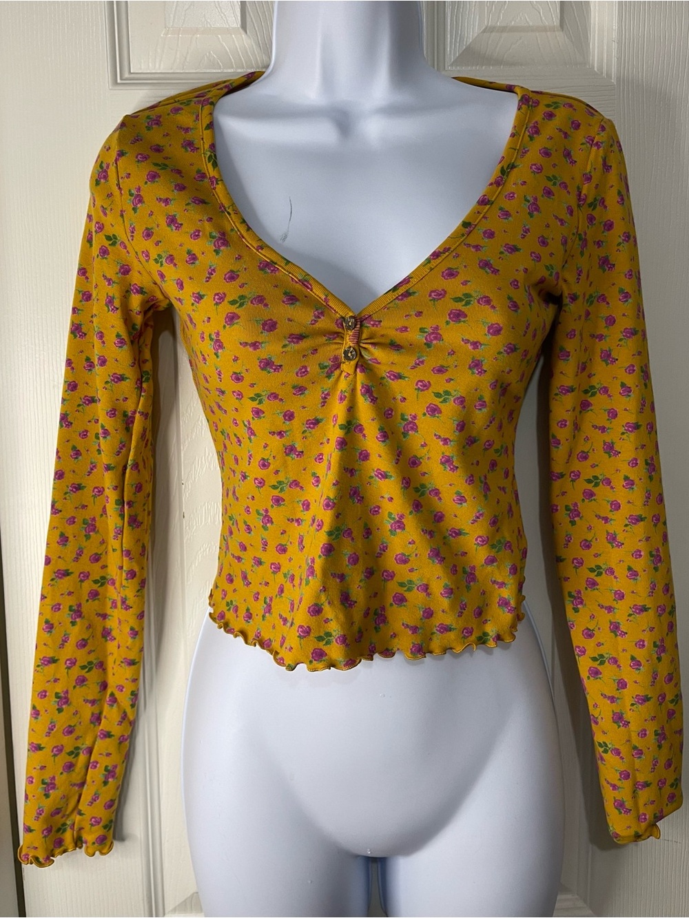 Yellow Retro Ditzy Floral whimsical V-Neck Crop Top size Small